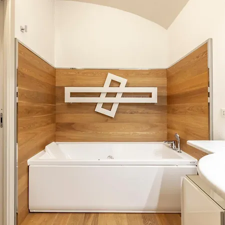 Pza Castello 200 Sqm - Terrace - Jacuzzi *
