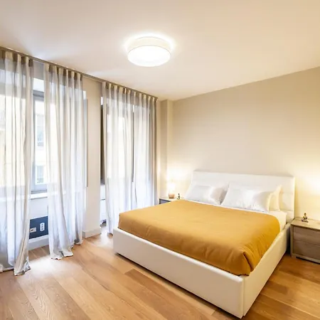 Piazza Castello 200 Sqm - Terrace - Jacuzzi Lägenhet *